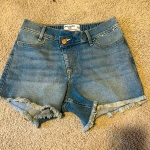 Abercrombe Kids High rise mini mom short